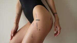 26 Bold Thigh Tattoos for Women in Black Ink: Timeless Style