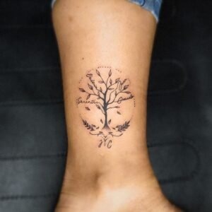 Small Yet Powerful Family Tattoo Ideas for Minimalist Lovers